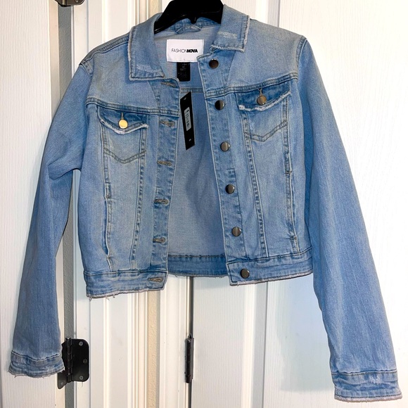 Fashion Nova - So Basic Denim Jacket Light Wash - Picture 6 of 6